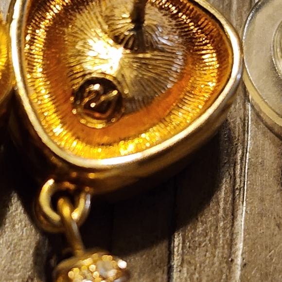 Swarovski purple crystal with faux drop earrings - Picture 2 of 3